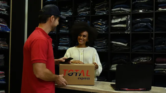 Loja de roupas contrata serviço de logística para pequenas empresas