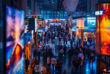 Imagem do evento NRF em 2026 mostra o fluxo de pessoas 