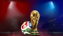 Taça e bola de futebol em estádio iluminado, unindo copa do mundo e e-commerce.