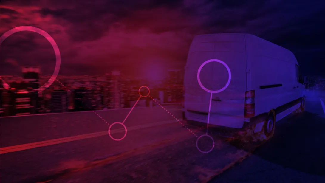 Uma van de entrega branca parte em uma estrada escura da cidade com um céu tempestuoso no alto. Formas geométricas abstratas rosa e roxas se sobrepõem à imagem, sugerindo tecnologia e visualização de dados. O fundo apresenta uma paisagem urbana com edifícios altos.